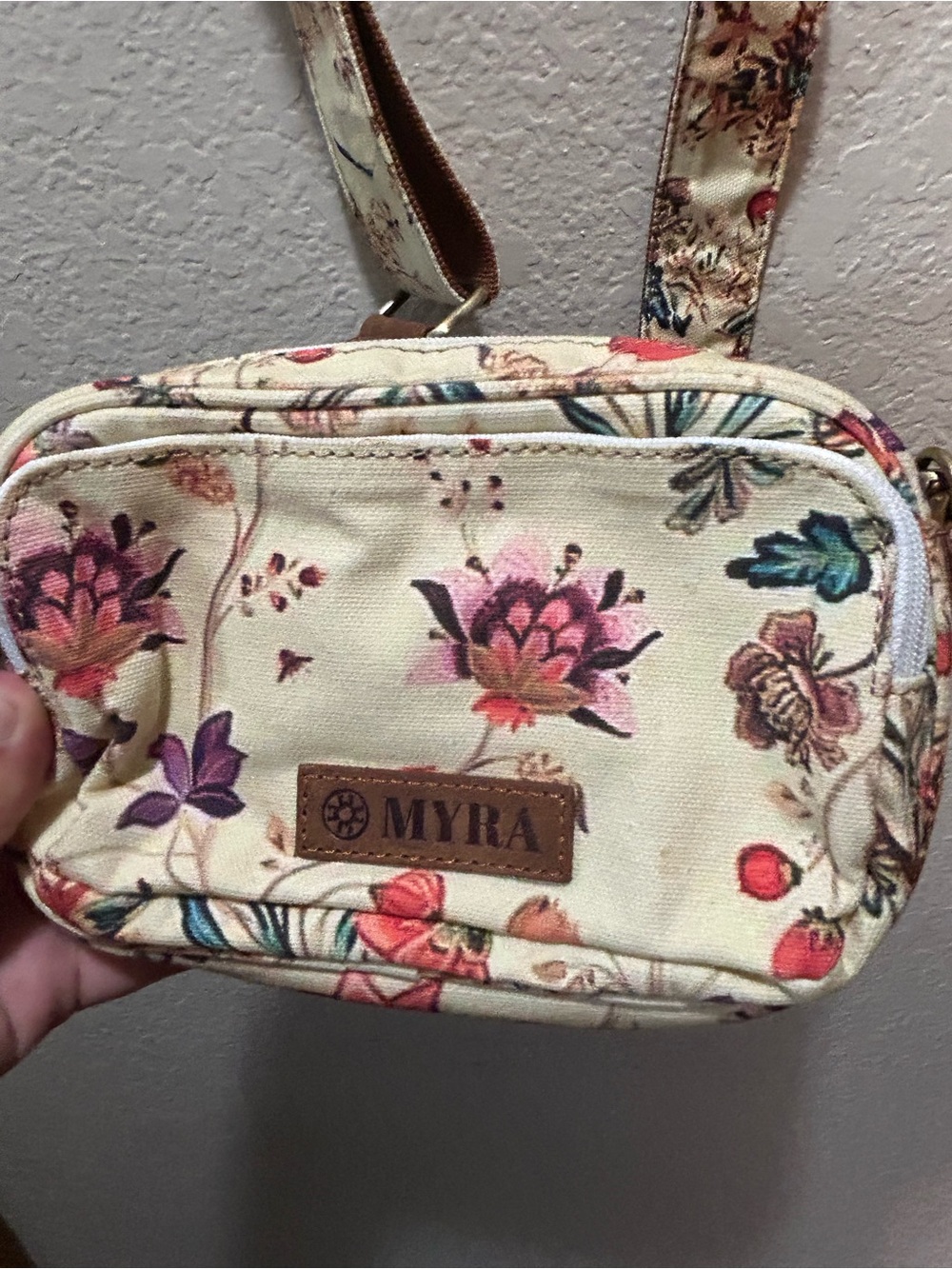 Cute Myra Floral Crossbody